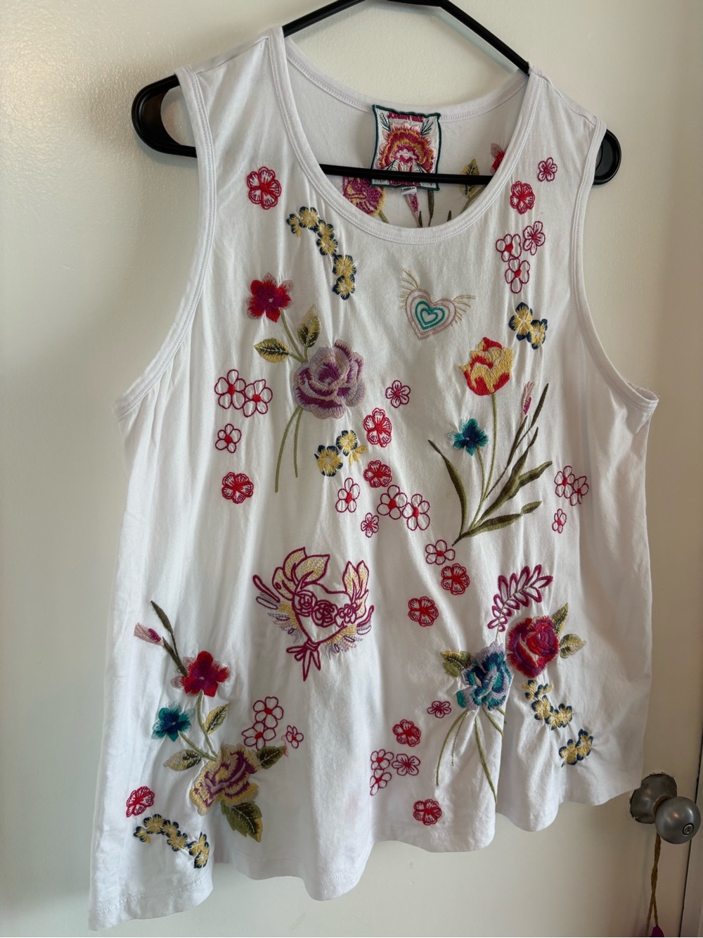 JOHNNY WAS Embroidered Sleeveless Swing Tank Top! White Cotton Knit! Size Large - Picture 2 of 10